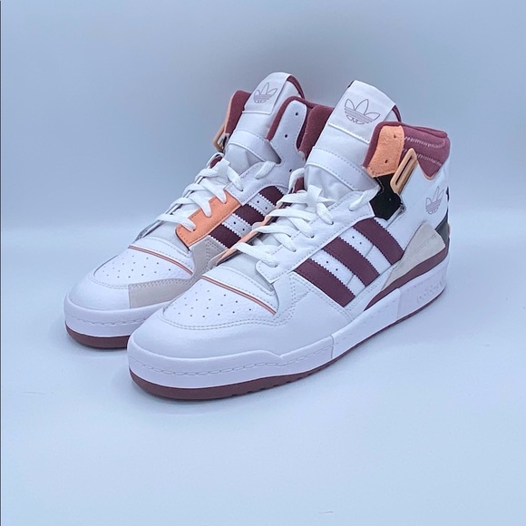 Athletic_Shoes